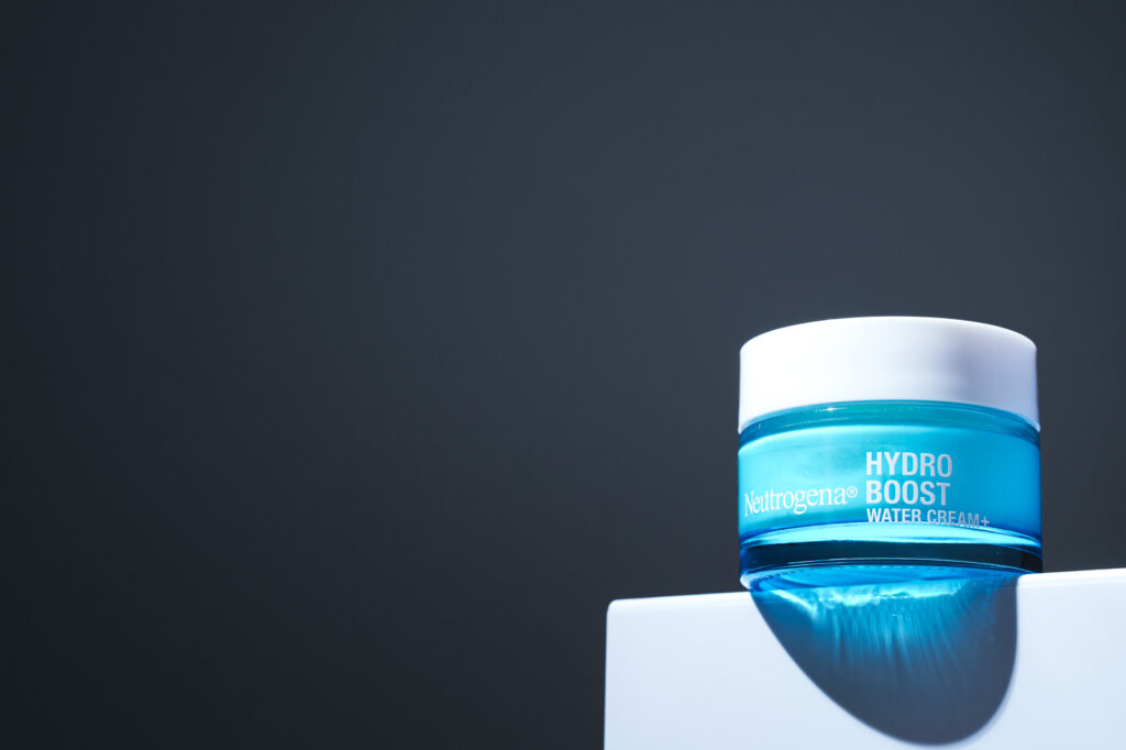 Unlock Your Brand’s Potential: 6 Ways Negative Space Photos Can Transform Your Online Presence 1 Negative Space 2